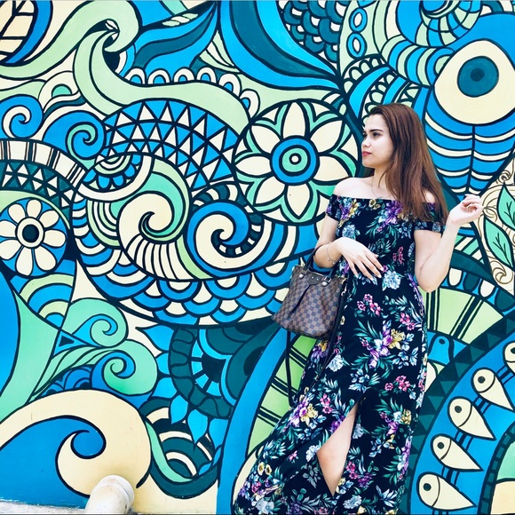 Meet your Posher, Rasha - Picture 1 of 2